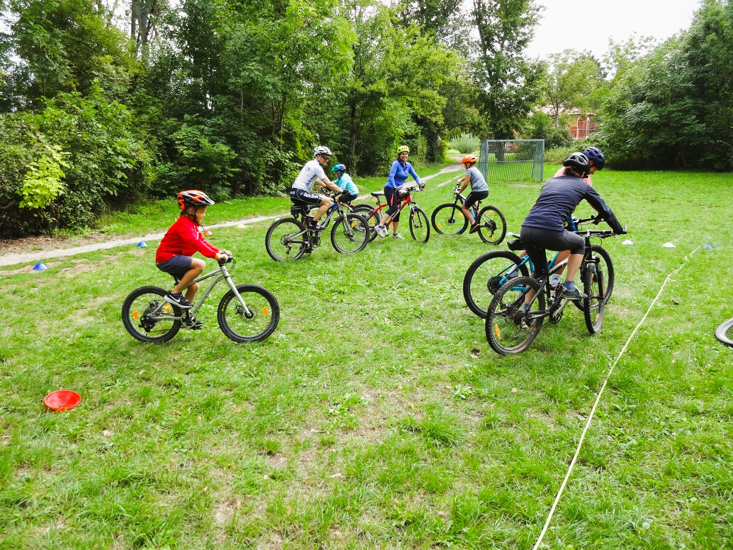 Familie am Mountainbike
